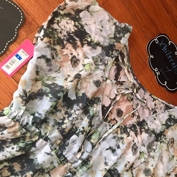 NWT Floral Dress with Double Pockets! - Picture 8 of 12